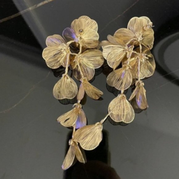 Cascading Flower earrings  metal Appliques FLOWER earrings - Picture 7 of 7